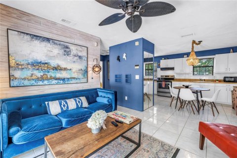 House in Saint Petersburg, Florida 2 bedrooms, 66.89 sq.m. № 1853077 - photo 8