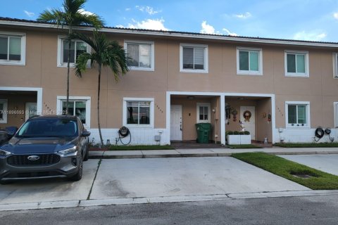 Touwnhouse à vendre à Miami, Floride: 3 chambres, 117.99 m2 № 1948685 - photo 1
