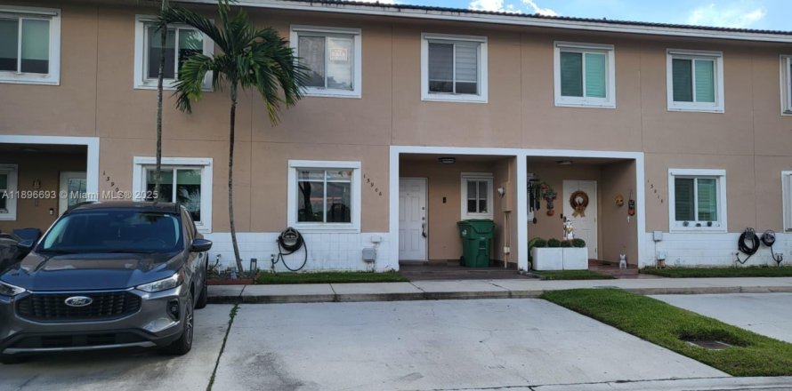 Touwnhouse à Miami, Floride 3 chambres, 117.99 m2 № 1948685