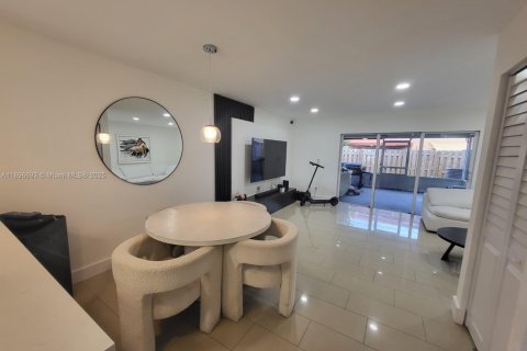 Touwnhouse à vendre à Miami, Floride: 3 chambres, 117.99 m2 № 1948685 - photo 10