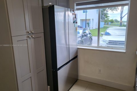 Touwnhouse à vendre à Miami, Floride: 3 chambres, 117.99 m2 № 1948685 - photo 3