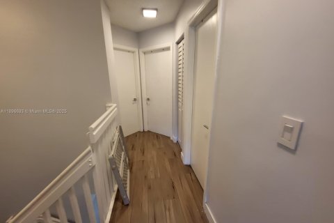 Touwnhouse à vendre à Miami, Floride: 3 chambres, 117.99 m2 № 1948685 - photo 13