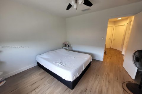 Touwnhouse à vendre à Miami, Floride: 3 chambres, 117.99 m2 № 1948685 - photo 15