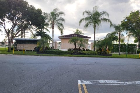 Touwnhouse à vendre à Miami, Floride: 3 chambres, 117.99 m2 № 1948685 - photo 30