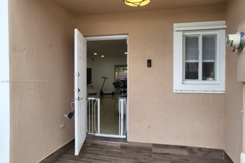 Touwnhouse à vendre à Miami, Floride: 3 chambres, 117.99 m2 № 1948685 - photo 26