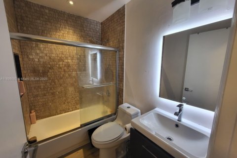 Touwnhouse à vendre à Miami, Floride: 3 chambres, 117.99 m2 № 1948685 - photo 22