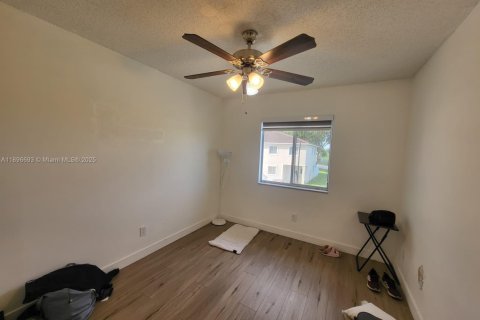 Touwnhouse à vendre à Miami, Floride: 3 chambres, 117.99 m2 № 1948685 - photo 21