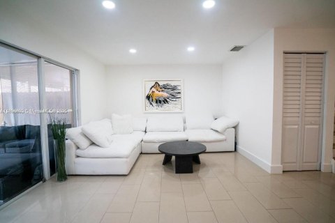 Touwnhouse à vendre à Miami, Floride: 3 chambres, 117.99 m2 № 1948685 - photo 11