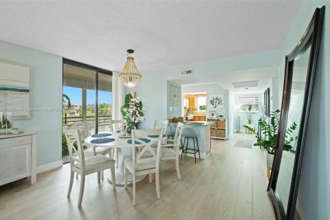 Condo in Pembroke Pines, Florida, 2 bedrooms  № 1950508 - photo 9