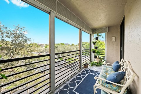 Condo in Pembroke Pines, Florida, 2 bedrooms  № 1950508 - photo 15