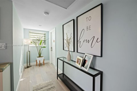 Condo in Pembroke Pines, Florida, 2 bedrooms  № 1950508 - photo 3