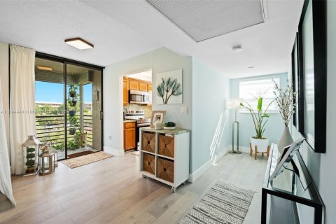 Condo in Pembroke Pines, Florida, 2 bedrooms  № 1950508 - photo 4