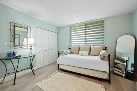 Condo in Pembroke Pines, Florida, 2 bedrooms  № 1950508 - photo 21