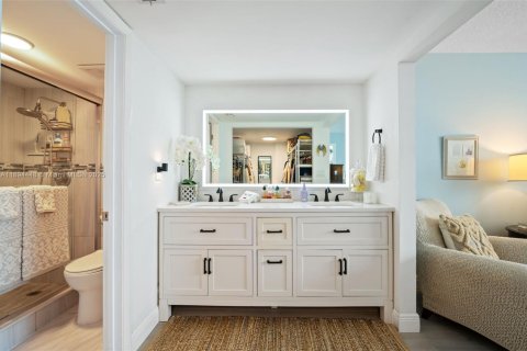 Condo in Pembroke Pines, Florida, 2 bedrooms  № 1950508 - photo 20