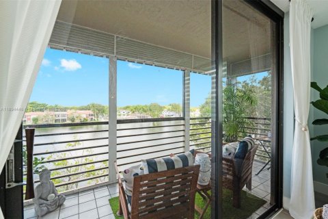 Condo in Pembroke Pines, Florida, 2 bedrooms  № 1950508 - photo 12