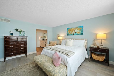 Condo in Pembroke Pines, Florida, 2 bedrooms  № 1950508 - photo 17