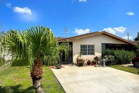 House in Delray Beach, Florida 2 bedrooms, 114.46 sq.m. № 1179787 - photo 1