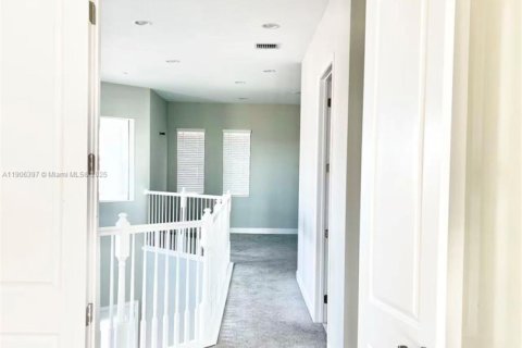 Снять в аренду виллу или дом в Уэстлейк, Флорида 5 спален, 309.36м2, № 1963224 - фото 18