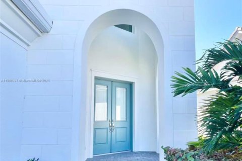 Снять в аренду виллу или дом в Уэстлейк, Флорида 5 спален, 309.36м2, № 1963224 - фото 3