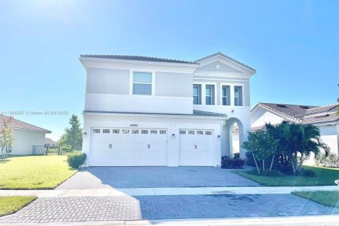 Снять в аренду виллу или дом в Уэстлейк, Флорида 5 спален, 309.36м2, № 1963224 - фото 1