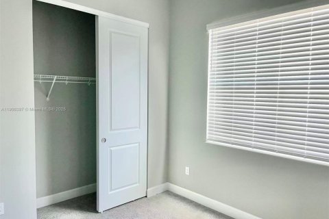 Снять в аренду виллу или дом в Уэстлейк, Флорида 5 спален, 309.36м2, № 1963224 - фото 11