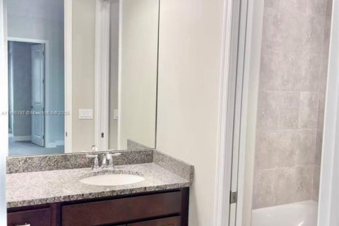 Снять в аренду виллу или дом в Уэстлейк, Флорида 5 спален, 309.36м2, № 1963224 - фото 14