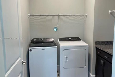 Снять в аренду виллу или дом в Уэстлейк, Флорида 5 спален, 309.36м2, № 1963224 - фото 15