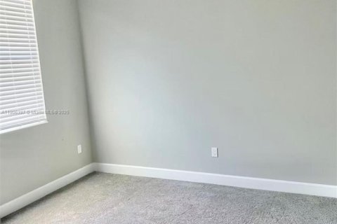 Снять в аренду виллу или дом в Уэстлейк, Флорида 5 спален, 309.36м2, № 1963224 - фото 12