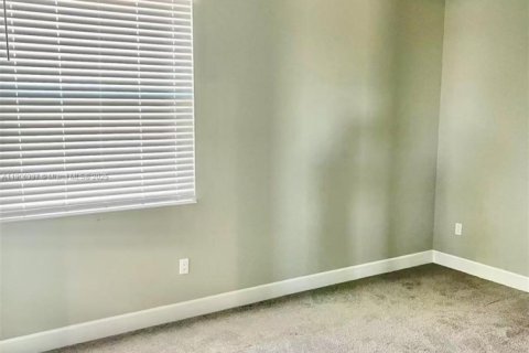 Снять в аренду виллу или дом в Уэстлейк, Флорида 5 спален, 309.36м2, № 1963224 - фото 7