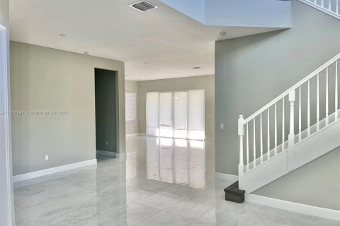 Снять в аренду виллу или дом в Уэстлейк, Флорида 5 спален, 309.36м2, № 1963224 - фото 6