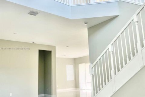 Снять в аренду виллу или дом в Уэстлейк, Флорида 5 спален, 309.36м2, № 1963224 - фото 4