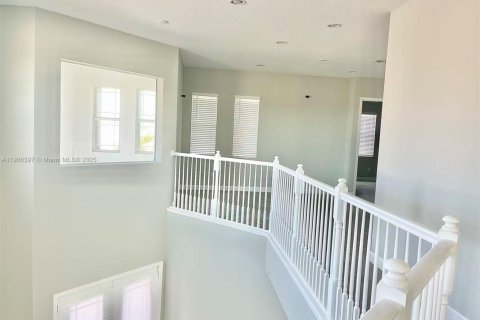 Снять в аренду виллу или дом в Уэстлейк, Флорида 5 спален, 309.36м2, № 1963224 - фото 16