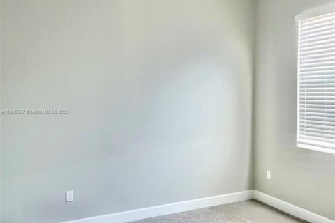 Снять в аренду виллу или дом в Уэстлейк, Флорида 5 спален, 309.36м2, № 1963224 - фото 13