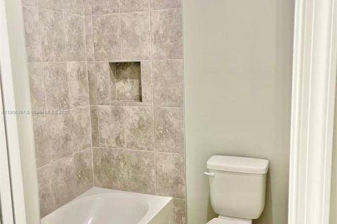 Снять в аренду виллу или дом в Уэстлейк, Флорида 5 спален, 309.36м2, № 1963224 - фото 10