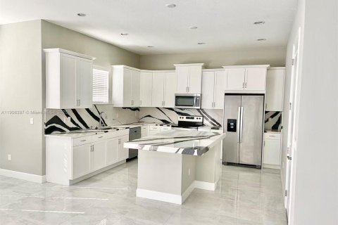 Снять в аренду виллу или дом в Уэстлейк, Флорида 5 спален, 309.36м2, № 1963224 - фото 5