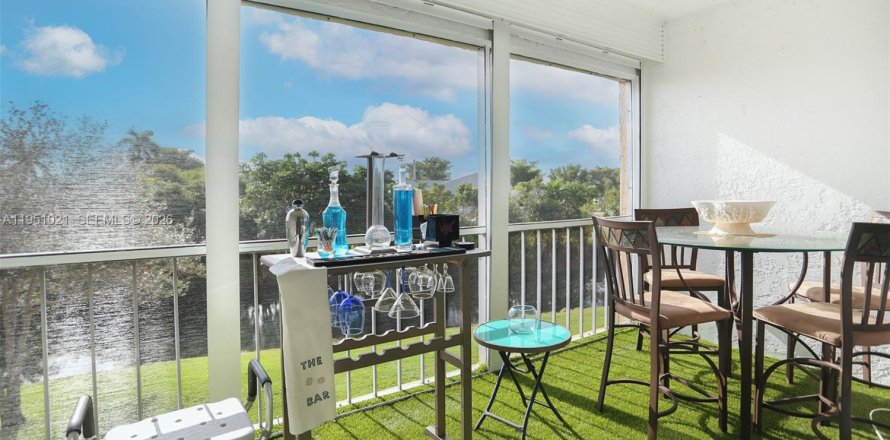 Condominio en Margate, Florida, 2 dormitorios  № 2006056