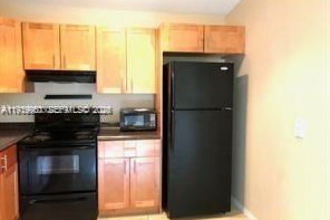 Appartement à louer à Hollywood, Floride: 1 chambre, 61.22 m2 № 1999193 - photo 2