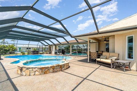 House in Port Charlotte, Florida 3 bedrooms, 251.95 sq.m. № 1652571 - photo 29