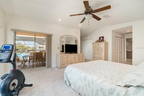 House in Port Charlotte, Florida 3 bedrooms, 251.95 sq.m. № 1652571 - photo 17