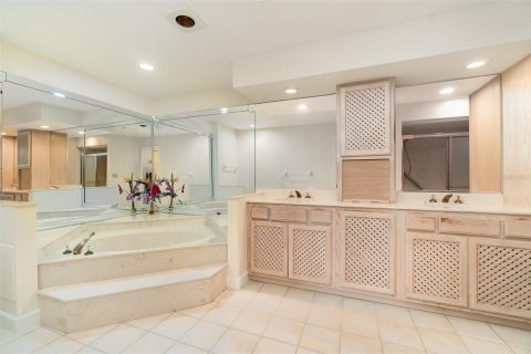House in Port Charlotte, Florida 3 bedrooms, 251.95 sq.m. № 1652571 - photo 18
