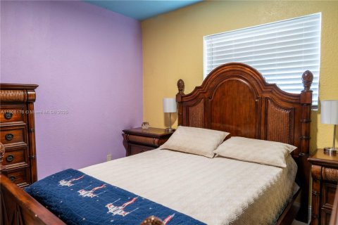 House in Miami, Florida 3 bedrooms, 111.48 sq.m. № 1967787 - photo 15