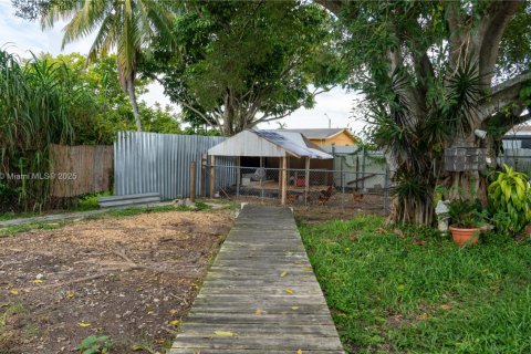 House in Miami, Florida 3 bedrooms, 111.48 sq.m. № 1967787 - photo 22