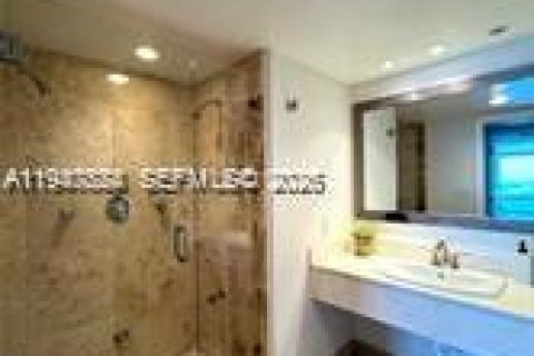 Condo in Fort Lauderdale, Florida, 2 bedrooms  № 2003929 - photo 13