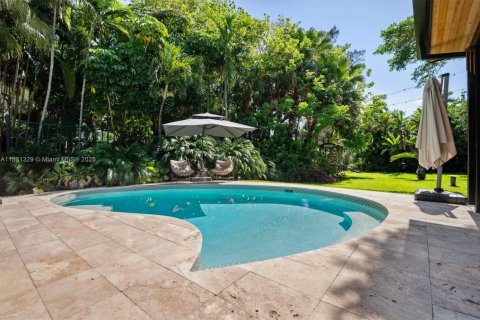 House in North Miami, Florida 4 bedrooms, 269.97 sq.m. № 1890679 - photo 29