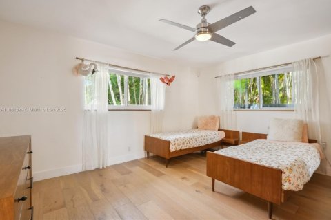 House in North Miami, Florida 4 bedrooms, 269.97 sq.m. № 1890679 - photo 18