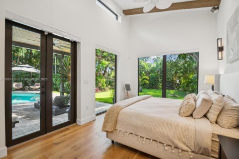 House in North Miami, Florida 4 bedrooms, 269.97 sq.m. № 1890679 - photo 15