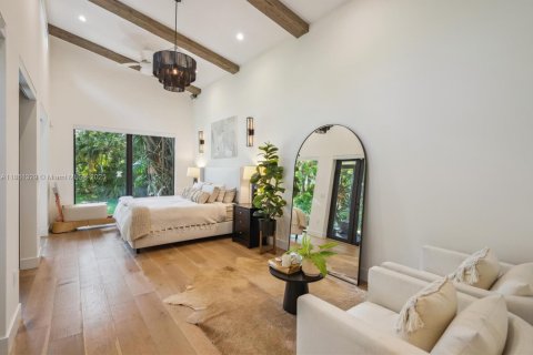 House in North Miami, Florida 4 bedrooms, 269.97 sq.m. № 1890679 - photo 14