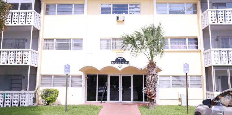 Apartment in Miami, Florida 1 bedroom, 62.24 sq.m. № 1210386
