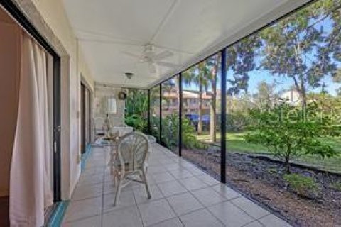 Condo in Sarasota, Florida, 2 bedrooms  № 2429531 - photo 25
