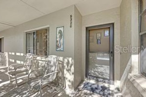 Condo in Sarasota, Florida, 2 bedrooms  № 2429531 - photo 9